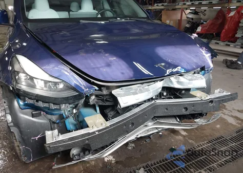 2023 Tesla Model Y Awd/Long Range Dual Motor All-Wheel Drive z USA, uszkodzony, nr VIN 7SAYGDEE4PF871234